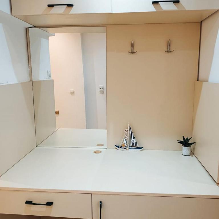 Apartments Plaza - Queen Room with Two Queen Beds - Disability Access - 4