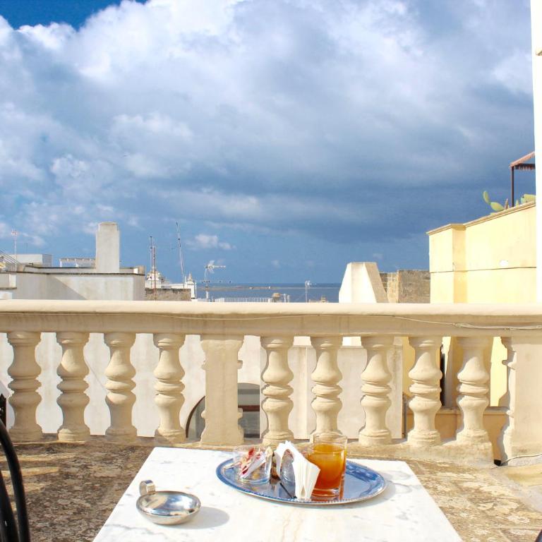 Palazzo Senape De Pace - Camera Tripla Standard con Vista Mare - 3