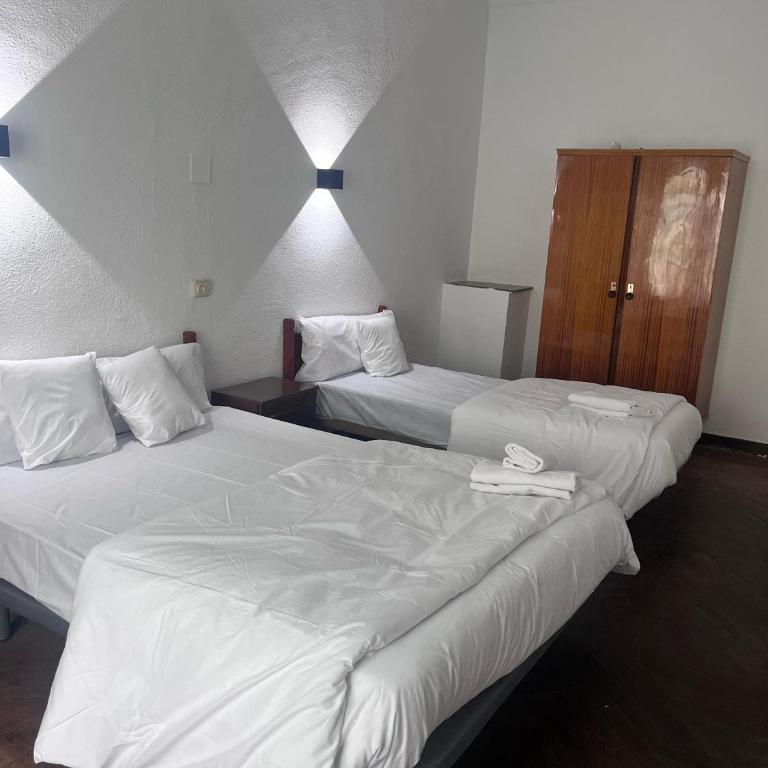 Hostal Alonso No Limit Madrid - Triple Room with Shared Bathroom - 2