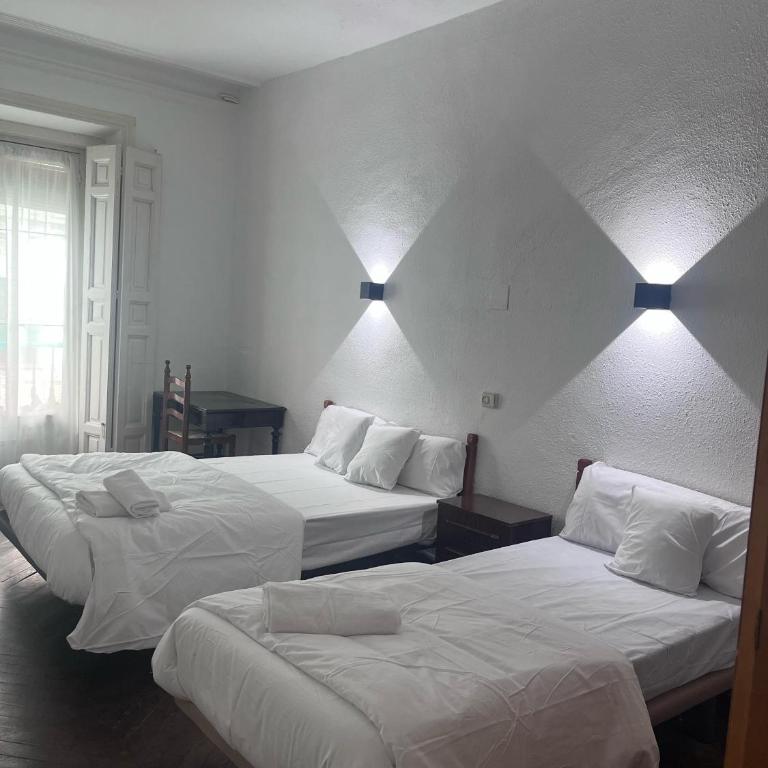 Hostal Alonso No Limit Madrid - Triple Room with Shared Bathroom - 3