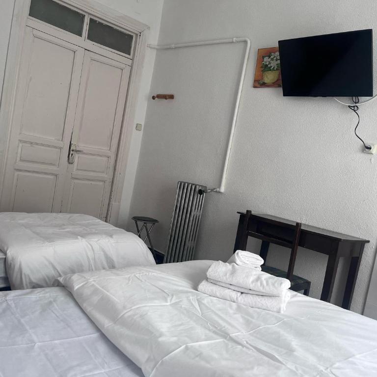 Hostal Alonso No Limit Madrid - Triple Room with Shared Bathroom - 4