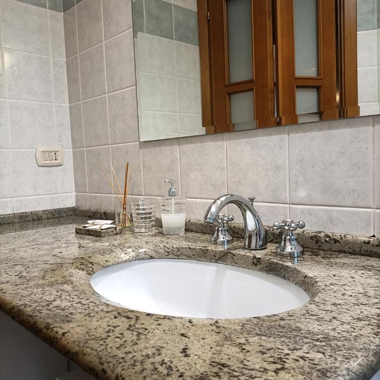 Bright Port View Apartment- Secondary Entrance Free Parking - Appartamento con 2 Camere da Letto - 15