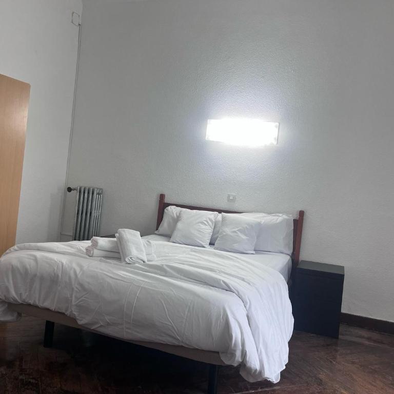 Hostal Alonso No Limit Madrid - Double Room with Shared Bathroom - 1