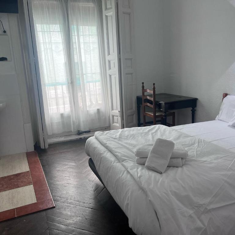Hostal Alonso No Limit Madrid - Double Room with Shared Bathroom - 4