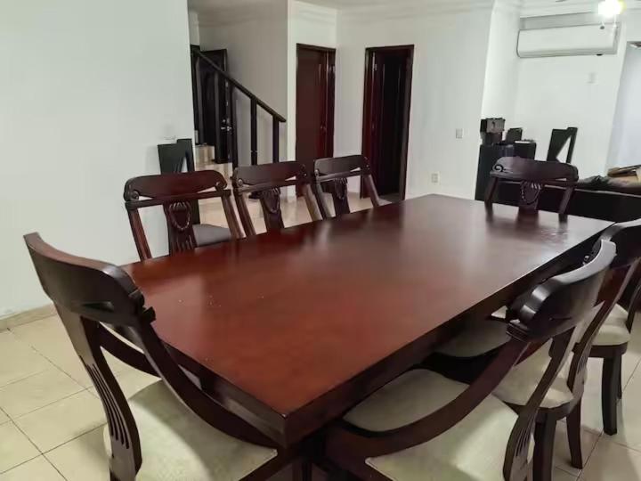 Casa 5 habitaciones más de 20 personas 20 camas - Five-Bedroom House - 5