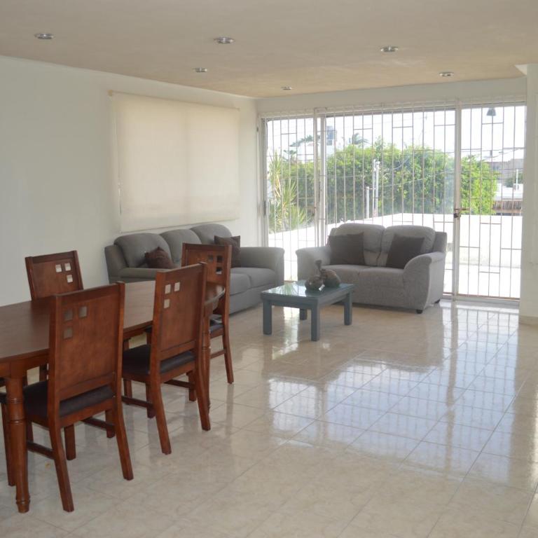 Cómodo e Independiente!! - Three-Bedroom Apartment - 15
