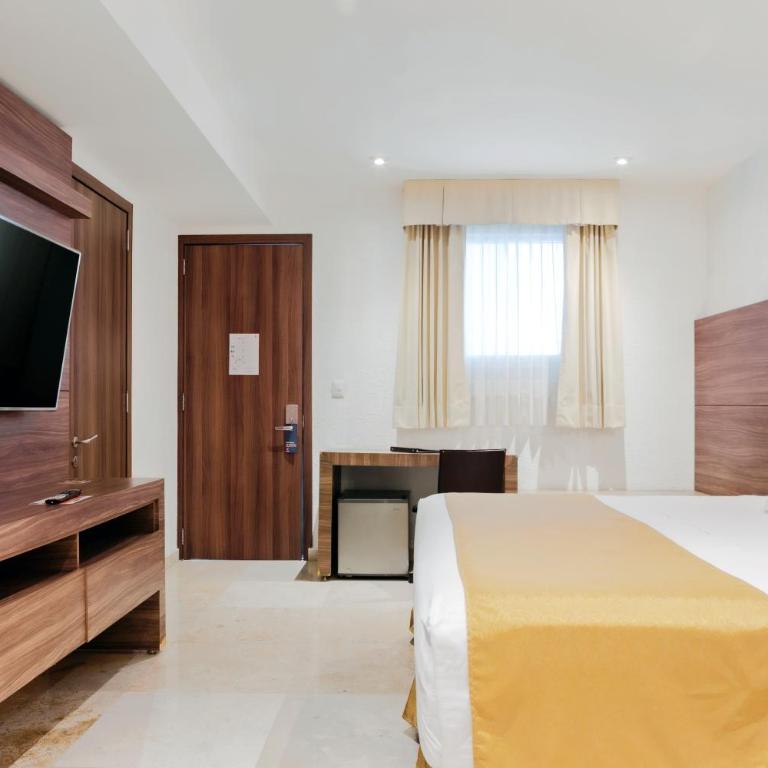Comfort Inn Queretaro Tecnologico - King Suite - Non-Smoking - 6