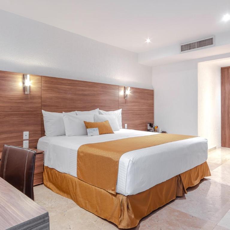 Comfort Inn Queretaro Tecnologico - King Suite - Non-Smoking - 9