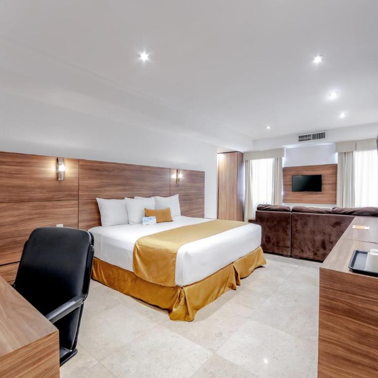 Comfort Inn Queretaro Tecnologico - King Suite - Non-Smoking - 4