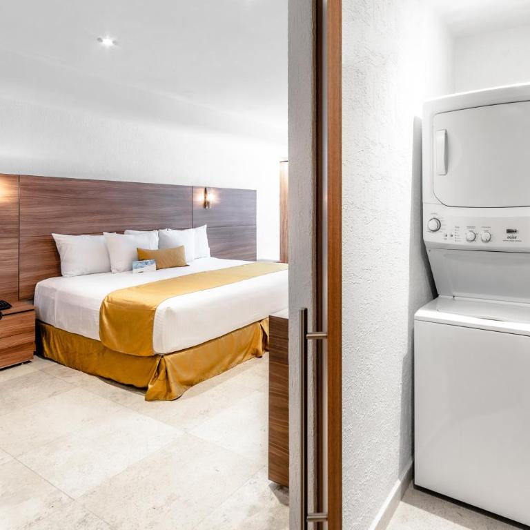 Comfort Inn Queretaro Tecnologico - King Suite - Non-Smoking - 2