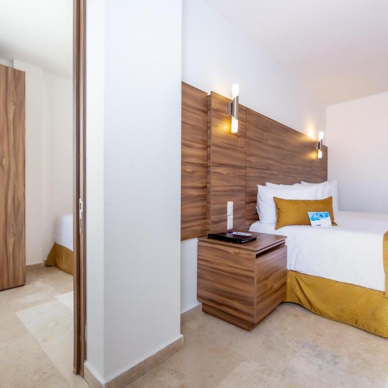 Comfort Inn Queretaro Tecnologico - Suite with One King and One Double Beds - Non-Smoking - 3
