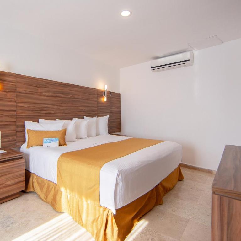 Comfort Inn Queretaro Tecnologico - Suite with One King and One Double Beds - Non-Smoking - 4