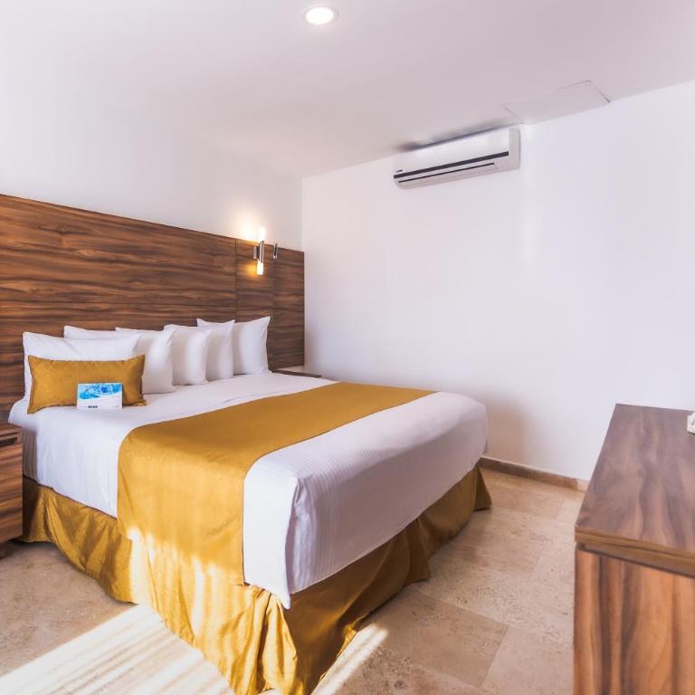 Comfort Inn Queretaro Tecnologico - Suite with One King and One Double Beds - Non-Smoking - 7