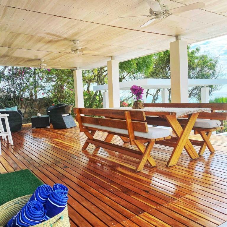 Casa del Mar - swimming pool and spectacular ocean views - Four-Bedroom Vacation Home - 3