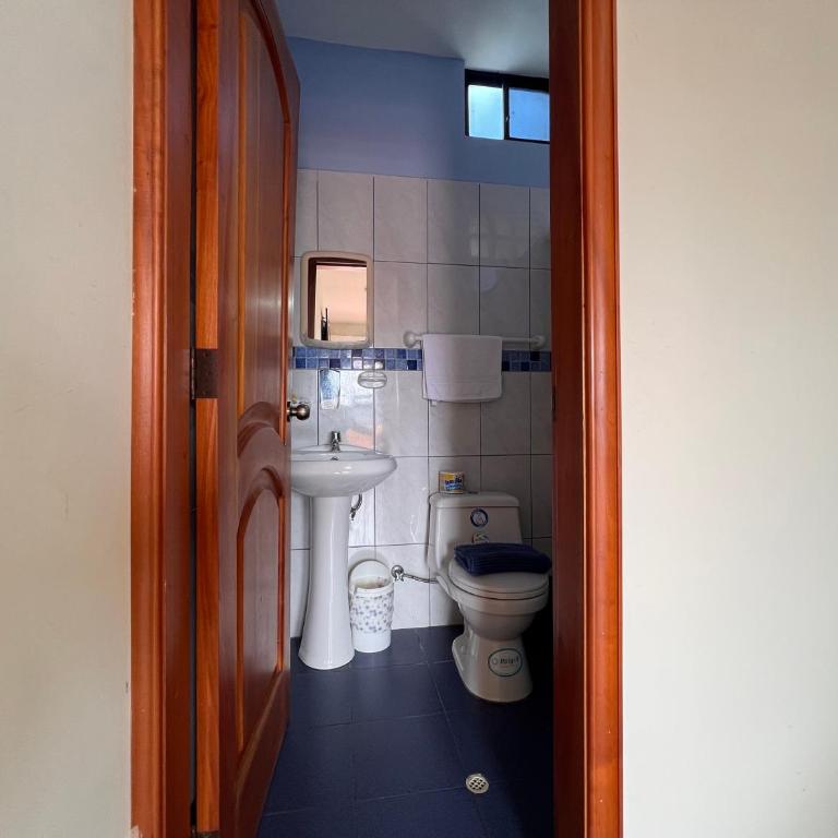 Hostal Casa Cascada - Habitación Doble Económica con baño privado - 9