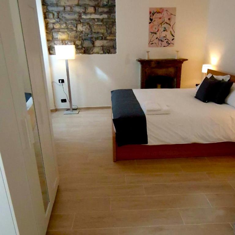 CASA LUINI - new, welcoming and modern apartment in the historic centre of Como, with 2 bedrooms and 1 complete bathroom and a fully equipped kitchen - Appartamento con 2 Camere da Letto - 5