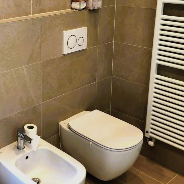 CASA LUINI - new, welcoming and modern apartment in the historic centre of Como, with 2 bedrooms and 1 complete bathroom and a fully equipped kitchen - Appartamento con 2 Camere da Letto - 29