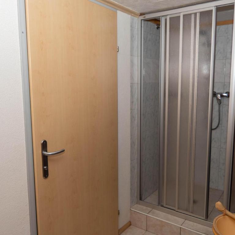 Haus Alpenfrieden - Doppelzimmer mit Dusche - 5