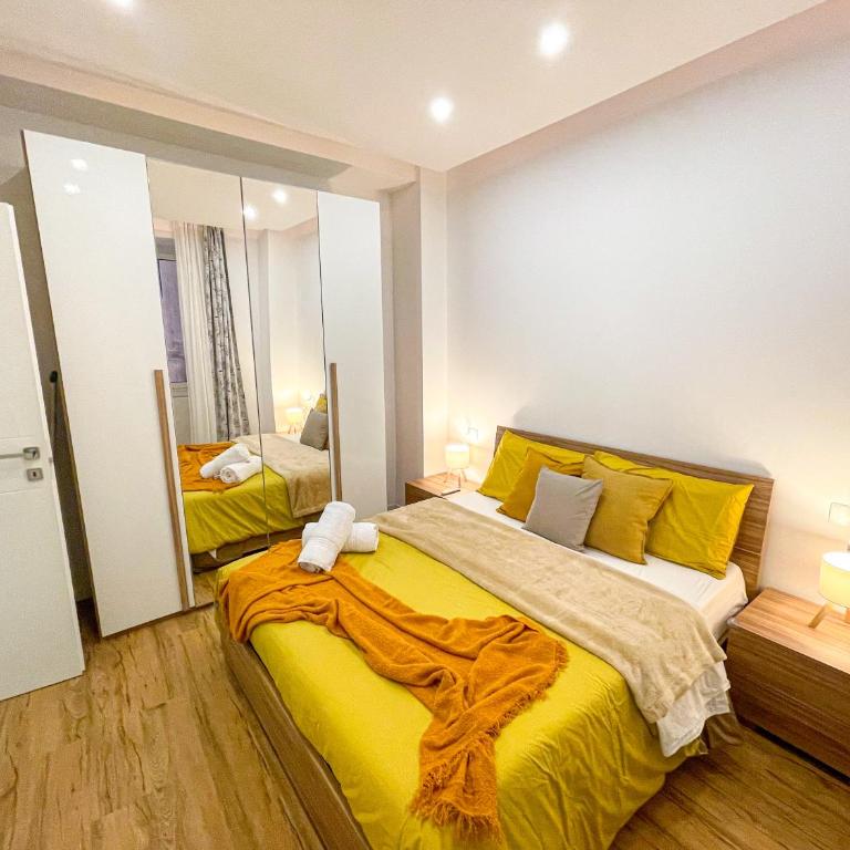 Exclusive in the city center 5 min train station - Appartamento con 2 Camere da Letto - 2