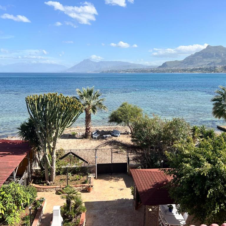 Casa sul mare Lalu a 20 kl da Palermo e 30 da Cefalu tre camere 9 posti - Haus mit 2 Schlafzimmern - 1