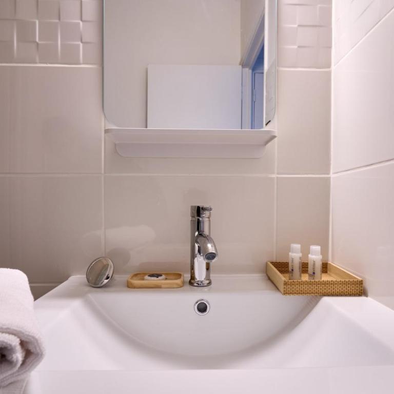 Bright 1BR Parisian Retreat Italy Square | By Airnest - Appartement 1 Chambre - 17