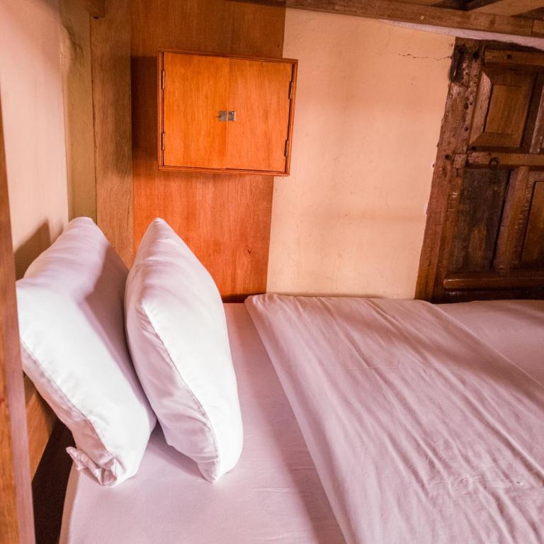 Loki Cusco - Cama individual en dormitorio femenino con baño privado - 8