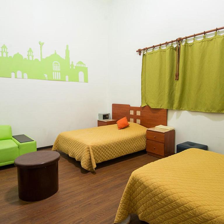 Hostal Amigo - Twin Room with Shared Bathroom - 3