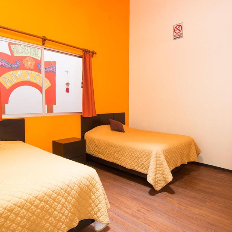Hostal Amigo - Twin Room with Shared Bathroom - 4