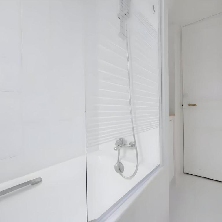 TBS 325 - Superb apartment with Eiffel Tower view - Appartement 2 Chambres - 16