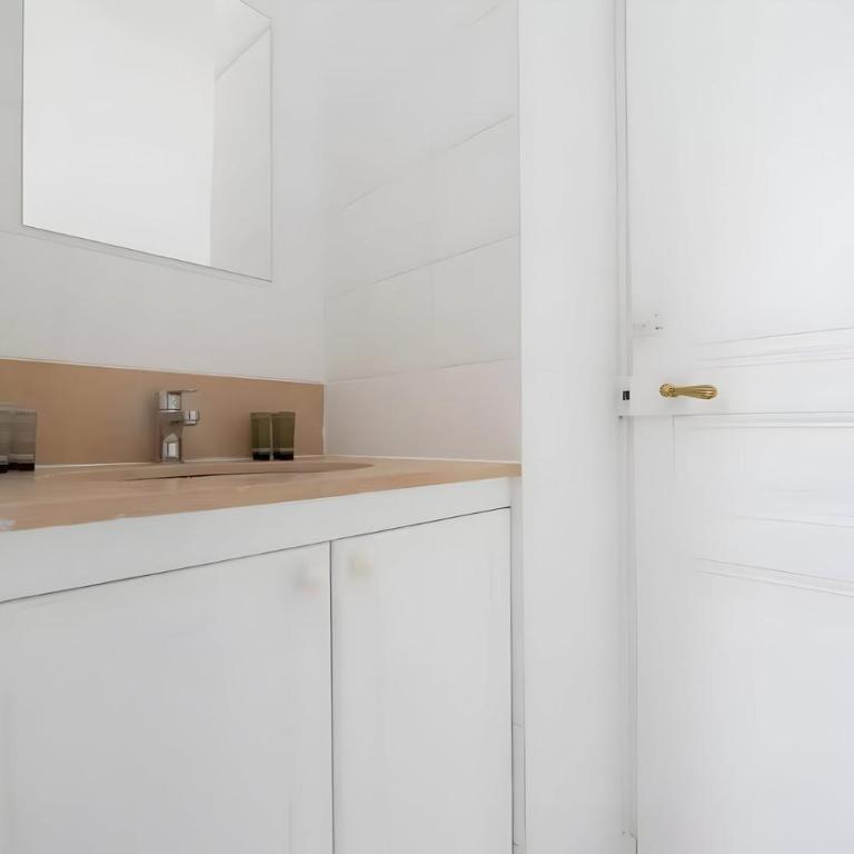 TBS 325 - Superb apartment with Eiffel Tower view - Appartement 2 Chambres - 15