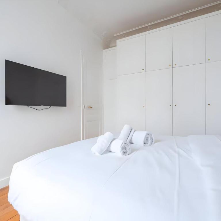 TBS 325 - Superb apartment with Eiffel Tower view - Appartement 2 Chambres - 14