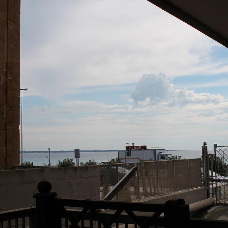 Appartamenti Vacanze Mare - Appartamento con 2 Camere da Letto, Terrazza e Vista Mare - 13