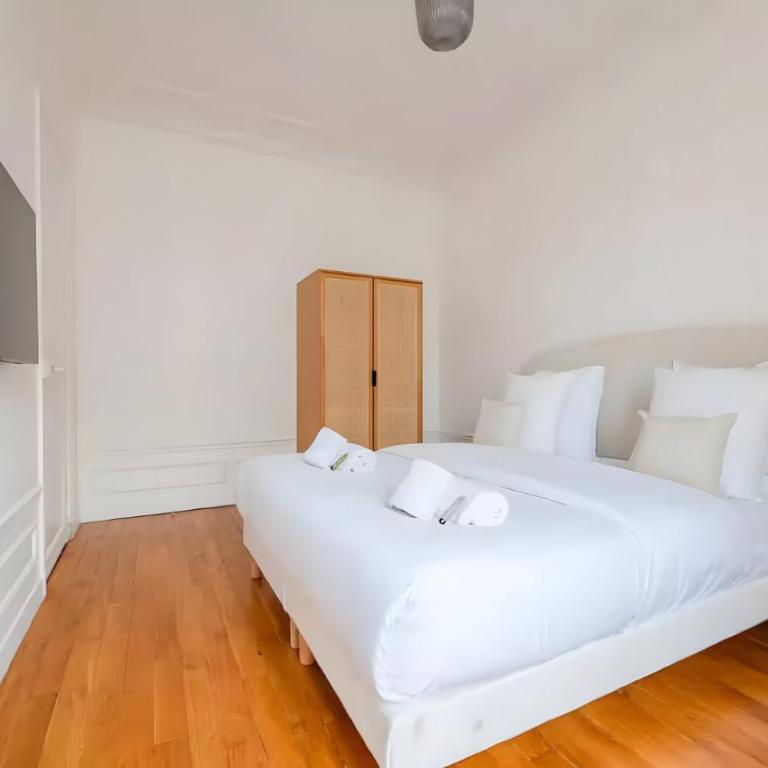 TBS 324 - Superb apartment with Eiffel Tower view - Appartement 2 Chambres - 17
