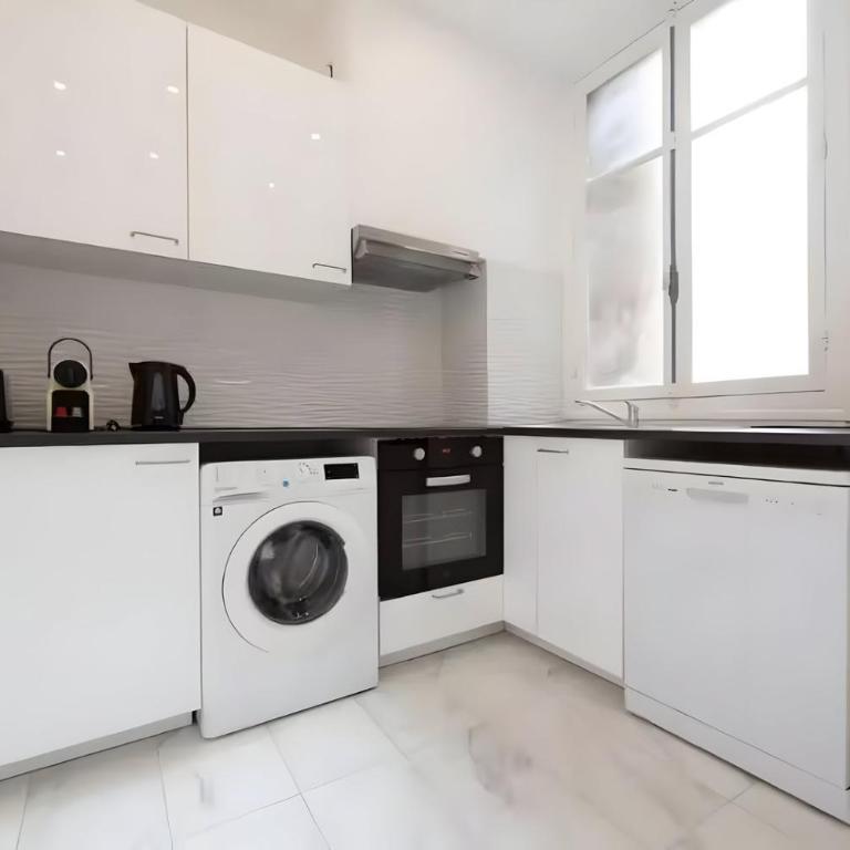 TBS 324 - Superb apartment with Eiffel Tower view - Appartement 2 Chambres - 12
