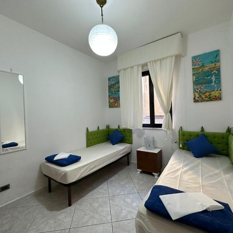 Appartamenti Vacanze Mare - Appartamento con 2 Camere da Letto, Terrazza e Vista Mare - 2