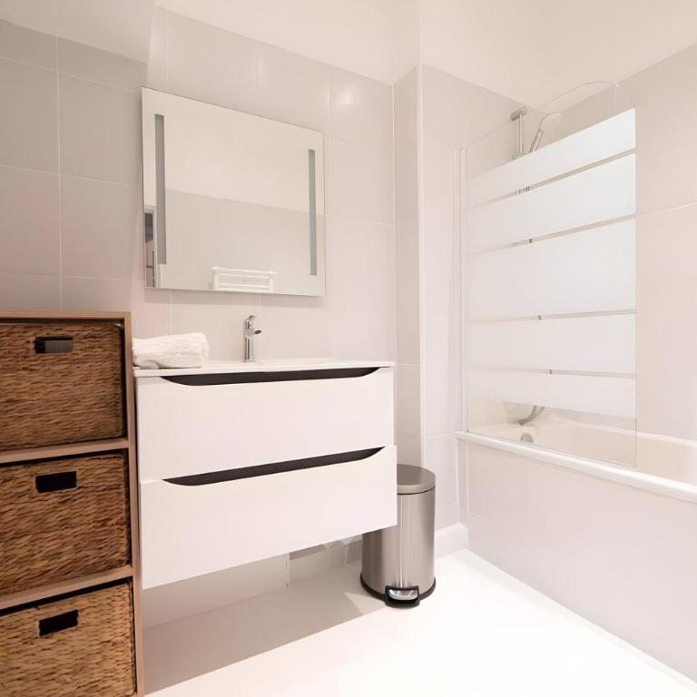 TBS 326 - Superb apartment with Eiffel Tower view - Appartement 2 Chambres - 20