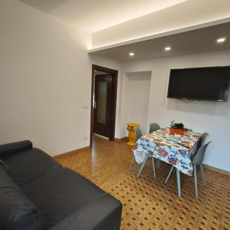 New Seaside Apartment, 10m to the beach, WI-FI&TERRACE - Two-Bedroom Apartment with Balcony - 18