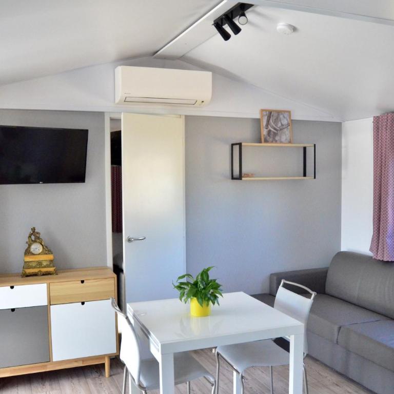 Chalet pour 6 à St-Hilaire - Piscine chauffée - Chalet - 2