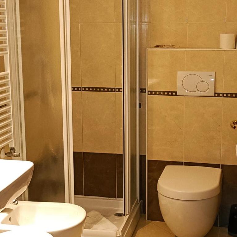 Alloggi Marinella - Camera Familiare con Bagno Privato - 2