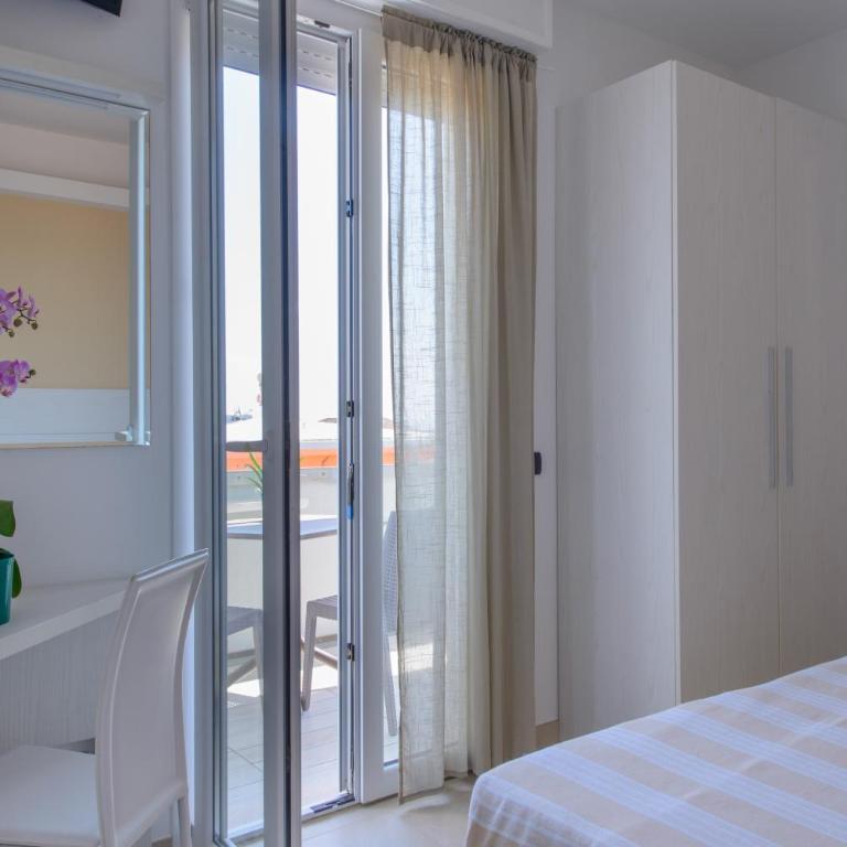 Hotel Sans Souci - Camera Matrimoniale con Balcone - 2