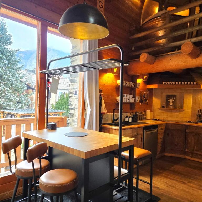 Le Cosy Lodge Départs Vélo Ski Alpe d'Huez 2 Alpes La Grave Détente Jacuzzi Piscine Sauna Bar Billard - Chalet - 9