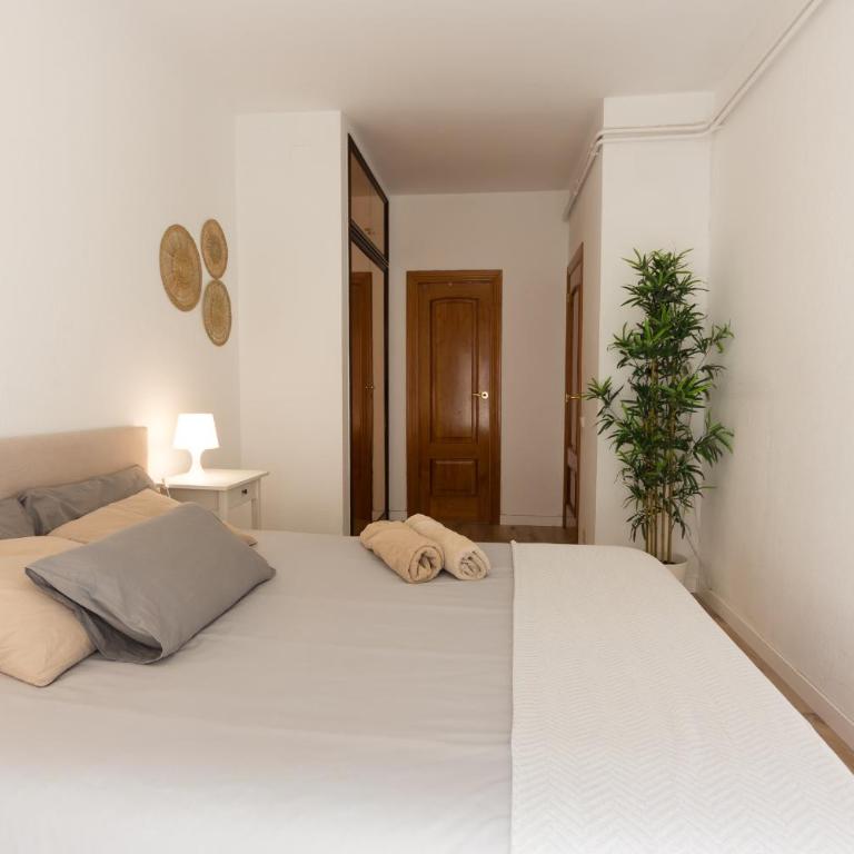 INNOUTHOME Apartamento Eixample Barcelona - Three-Bedroom Apartment - 32