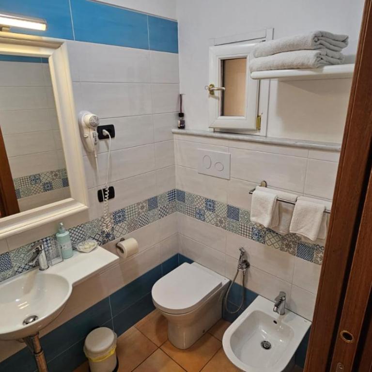 Vittoria Guest House Salerno - Camera Doppia con Letti Singoli - 2