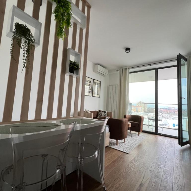 LiboroPlanet - One-Bedroom Loft Apartment with One Queen Bed - 12