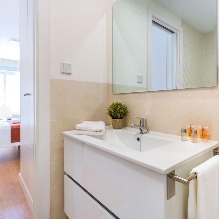 Genteel Home Pajaritos II - Two-Room Apartment - 9