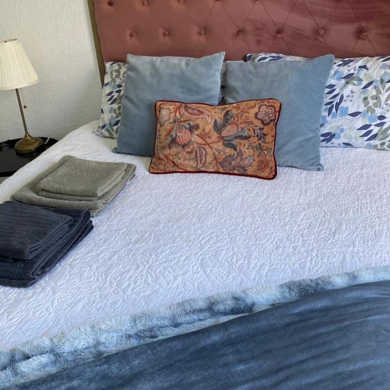 Sunylife - Two-Bedroom Apartment - 10