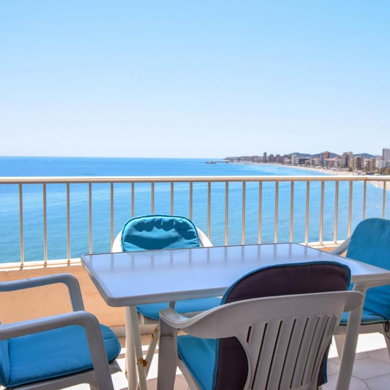 Ref 257 Apartamento en primera línea de playa con impresionantes vistas al Mediterráneo - Apartamento de 2 dormitorios con vistas al océano - 1