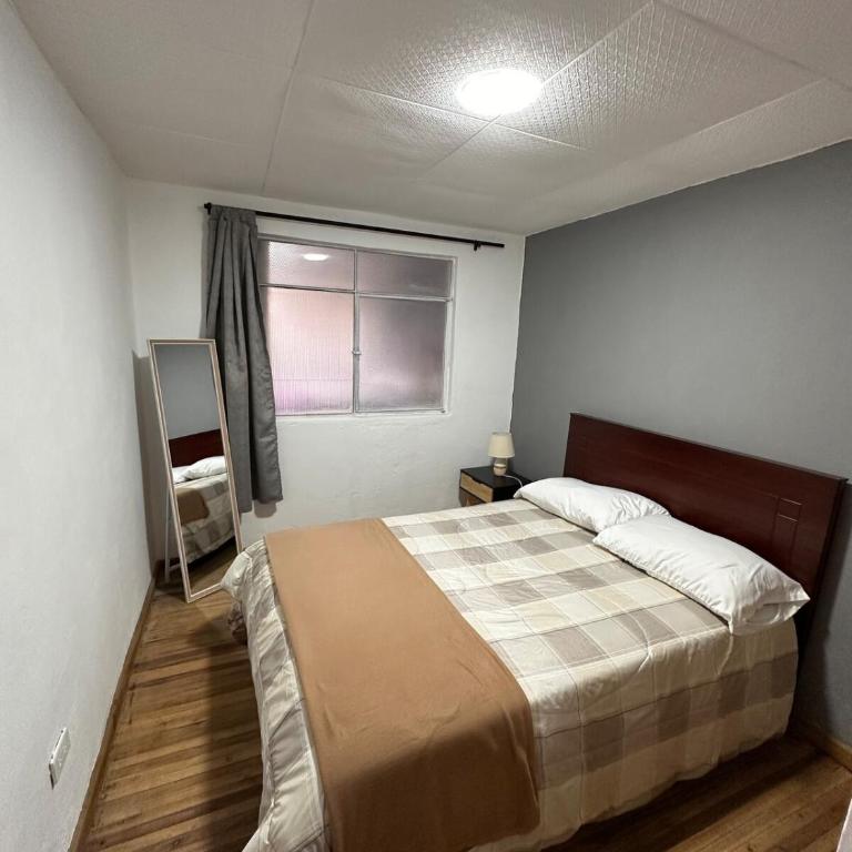 Departamento Familiar Cómodo Cerca de el Centro - Three-Bedroom Apartment - 3