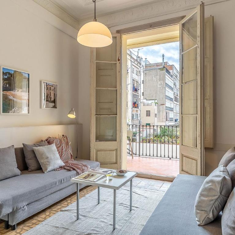 AB Bailen Apartments - Four-Bedroom Apartment with balcony - 5