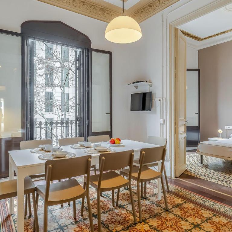 AB Bailen Apartments - Four-Bedroom Apartment with balcony - 1